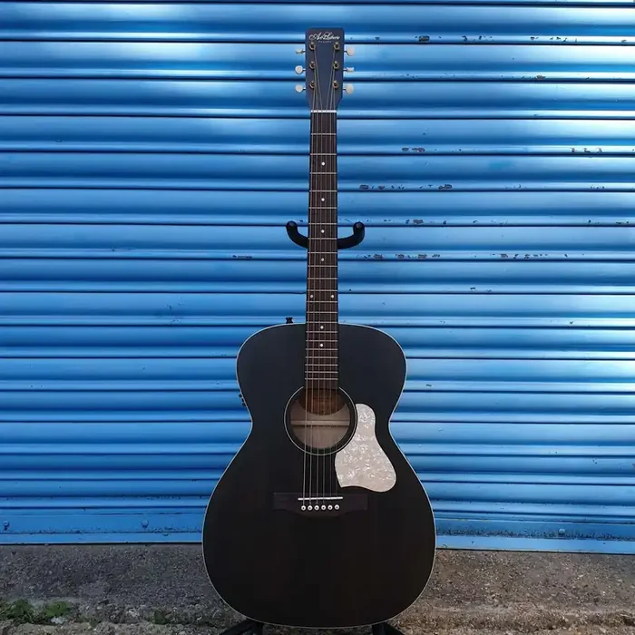 Art & Lutherie Legacy Q1T Solid Top Electro Acoustic Guitar