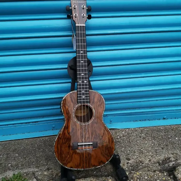 Blackwater YWUK JM27EQ Tenor Ukulele (including gig bag)