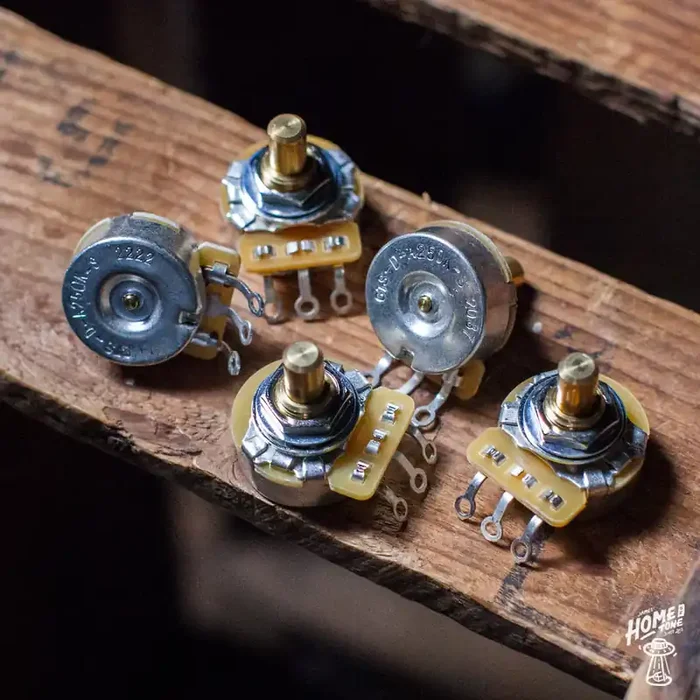 CTS Premium 450 ‘TAD‘ Vintage Series dished back 250k audio taper pots – Solid short shaft