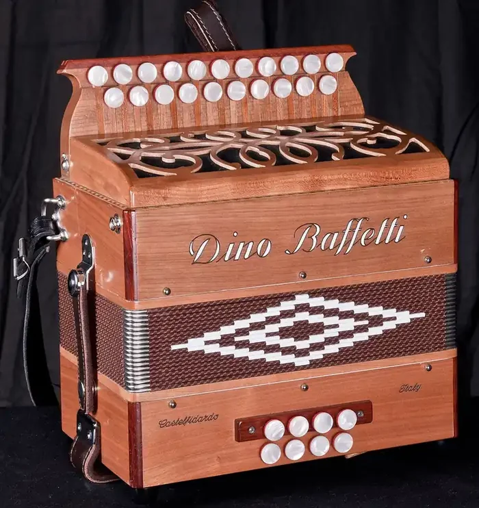 Dino Baffetti Binci iii 3 voice 8 bass melodeon