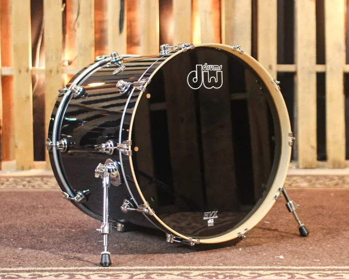 DW Performance Gloss Black Bass Drum – 18×22
