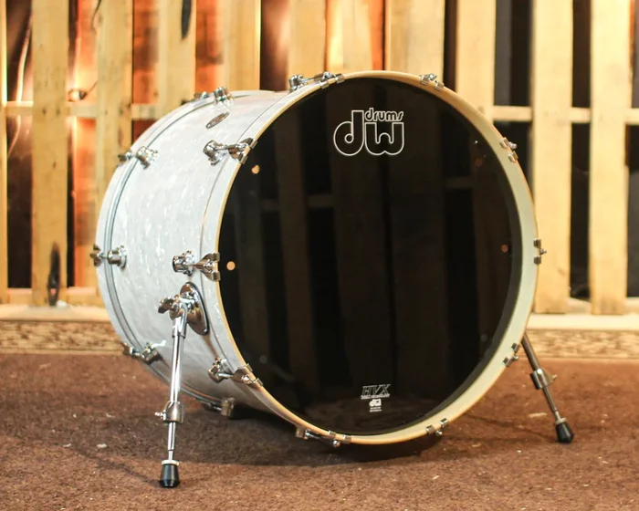 DW Performance White Marine Pearl Bass Drum – 18×22
