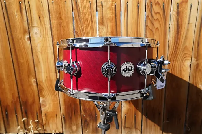 DW USA Collectors Series Cherry Satin Oil w/ Twisted Outer 6.5″ x 14″ Pure Maple Snare Drum