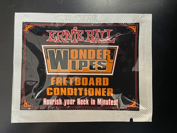 Ernie Ball Wonder Wipe – Fretboard Conditioner