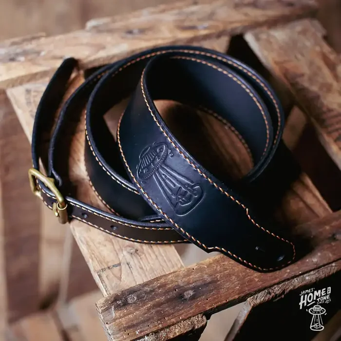 Lost Soul Leather handmade guitar strap – ‘Wolf‘ Black w/Havana thread