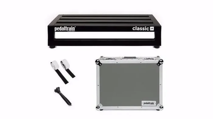 Pedaltrain Classic JR (Tour Case) – Compact Pedalboard with Road-Ready Case for Musicians