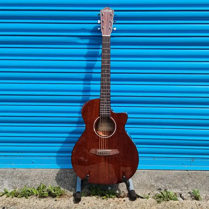 Rathbone – R1MC – Solid Top Baby-Concert Acoustic Guitar
