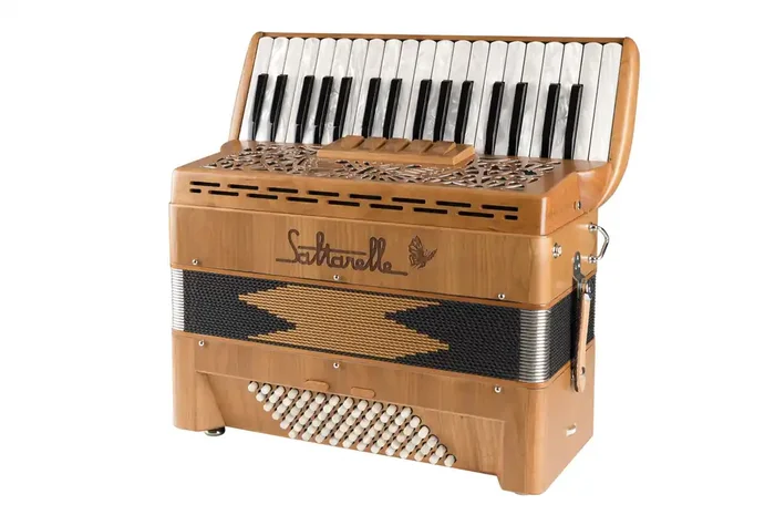 Saltarelle Cleggan 72 bass 3 voice Piano Accordion