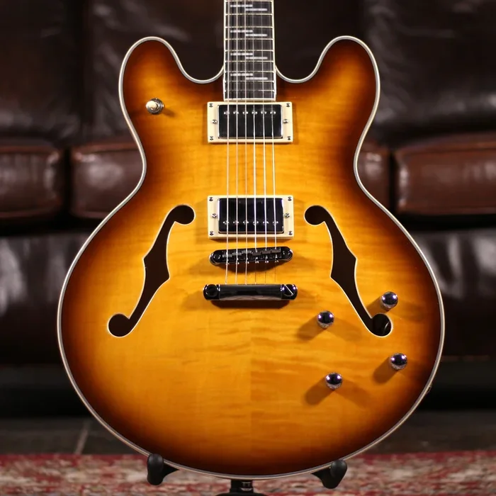Tanglewood Chicago TCH59VB Semi-Hollow