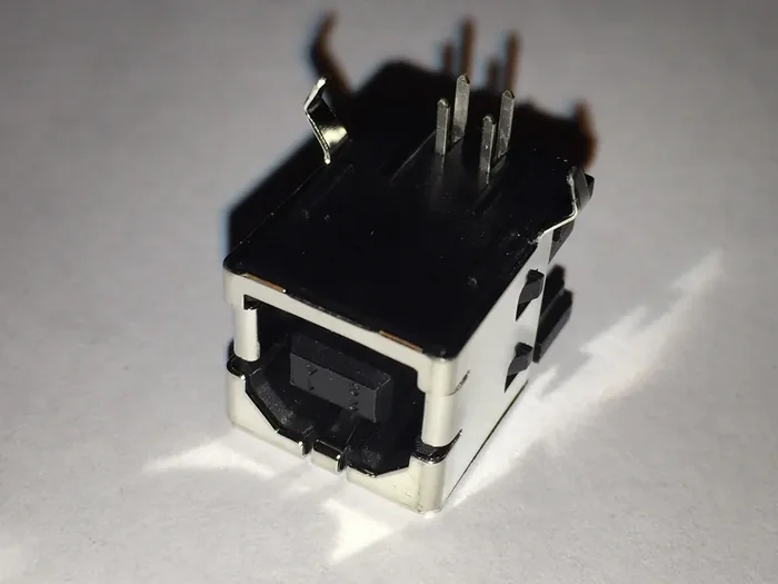 USB Jack Socket 4P TE UX96 (V680260R)