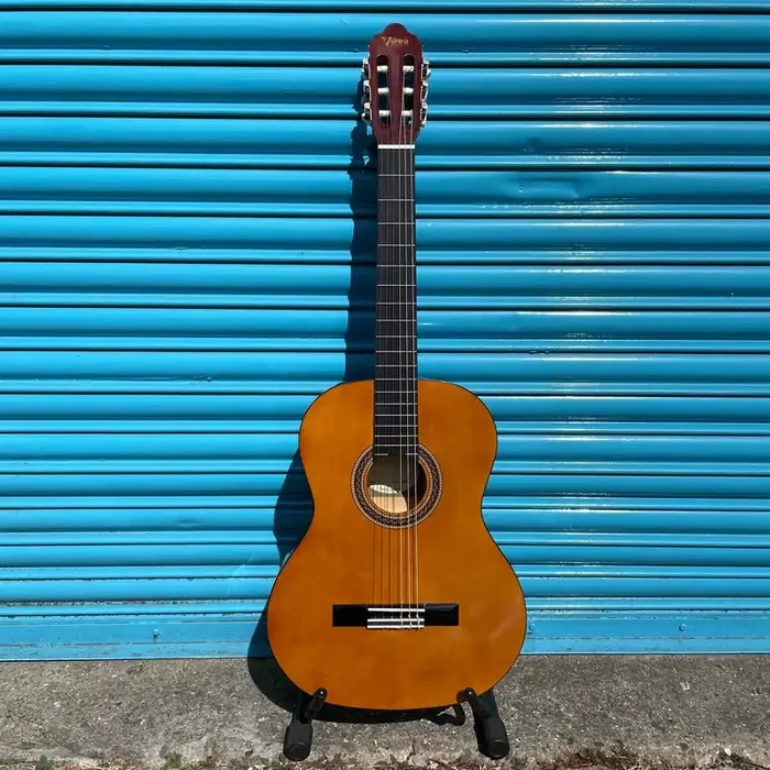 Valencia 100 Series Classic Guitar (Left-Handed)