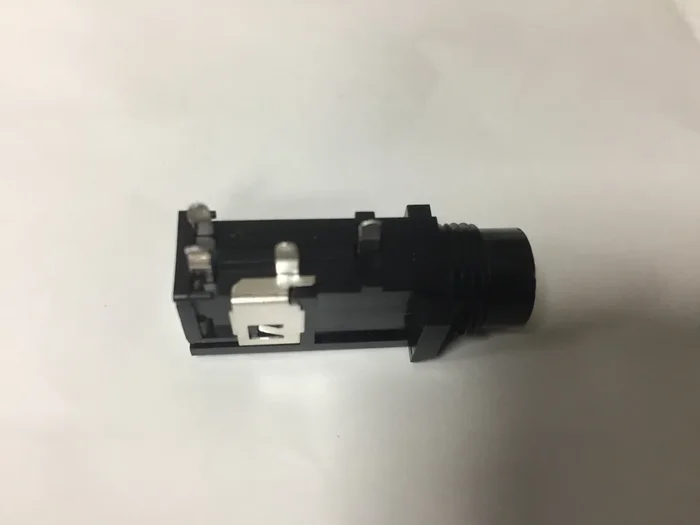 VM57600R phone jack stereo