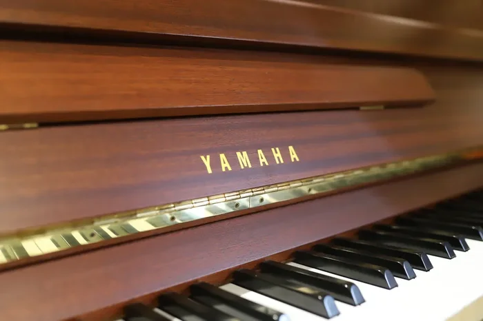 Yamaha M5J Secondhand Upright Piano (D3425553)